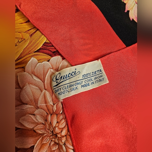 Vintage Gucci Floral Scarf - Picture 3 of 7